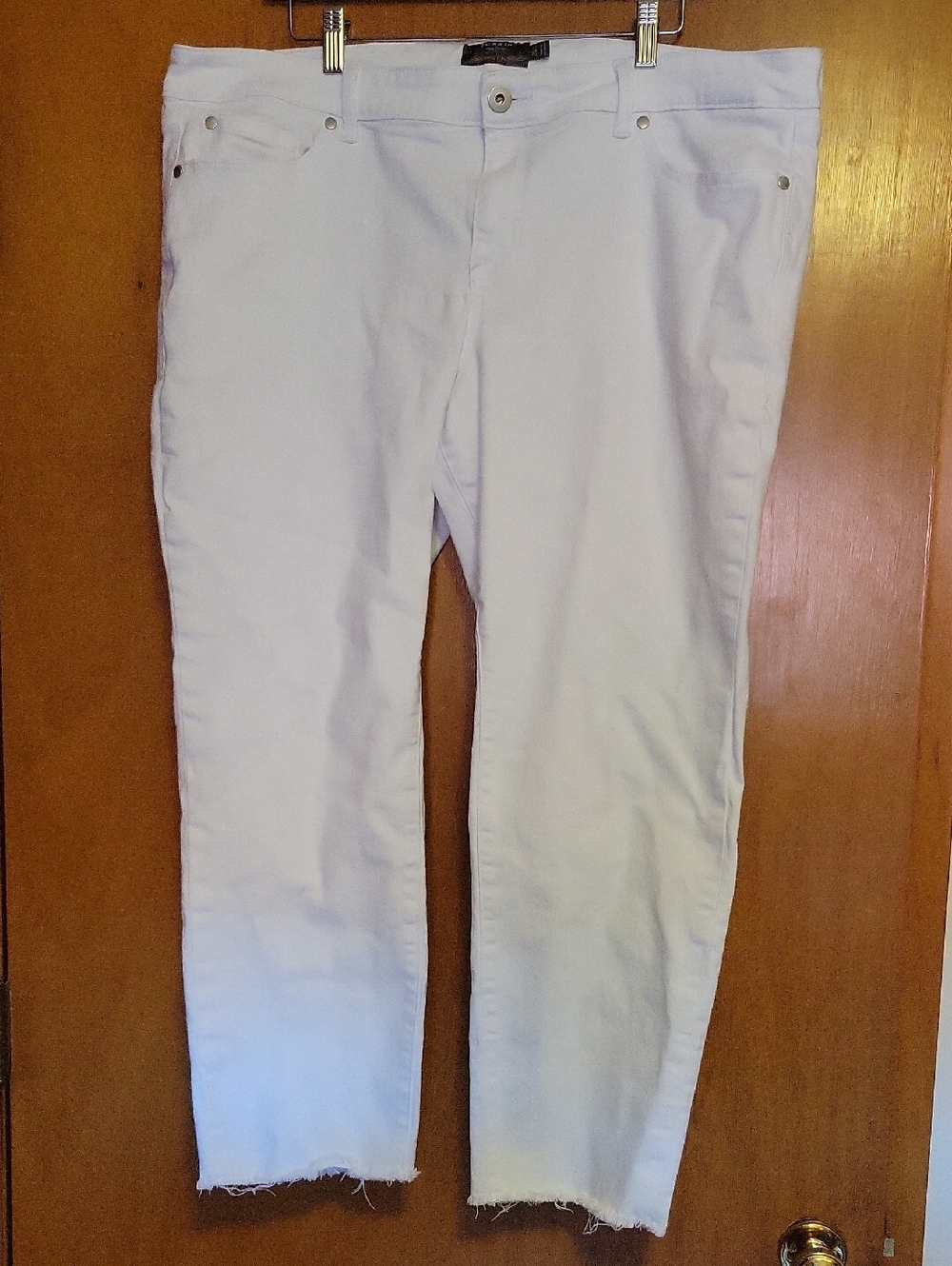 Torrid White Straight-Leg Jeans with Raw Hem 20S